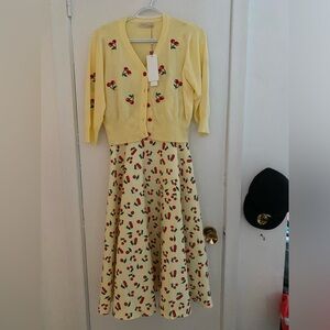 Robe rétro motif de cerise neuve grandeur large ne vient pas avec la crinoline